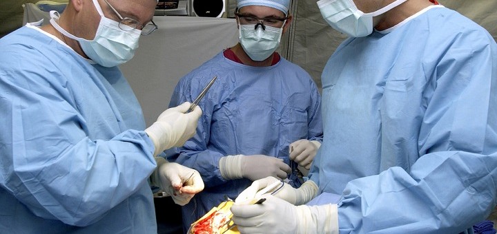 A plasztikai sebészek tiltakoznak az őket kedvezőtlenül érintő nyilatkozatok miatt